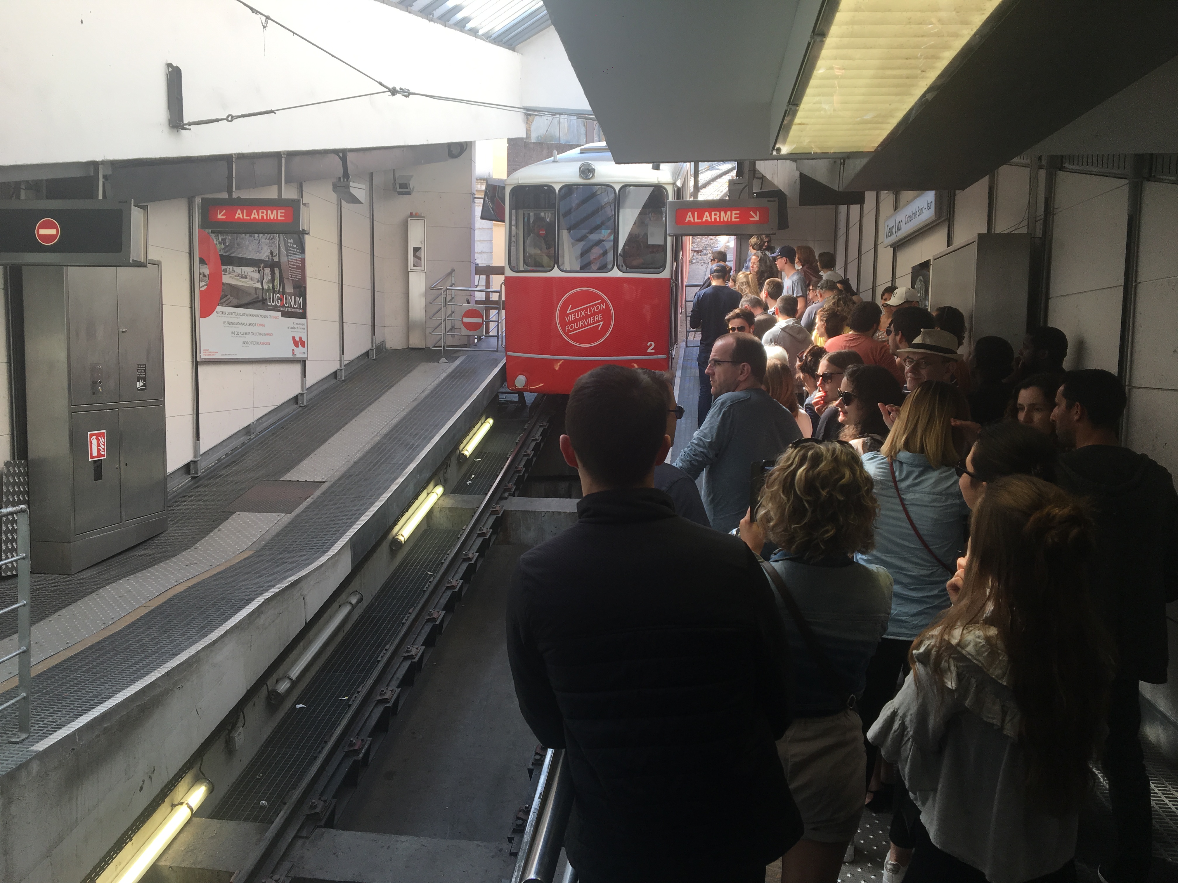 "Primero comemos, luego hacemos todo lo demás" - Lyon (Francia)